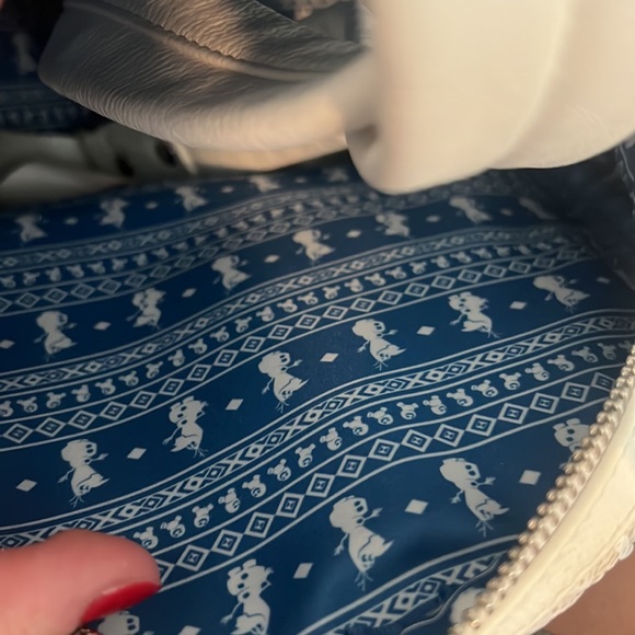 Olaf loungefly backpack - Picture 4 of 4